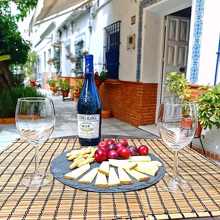 Tipico Y Pintoresco Patio De Vecinos, Con Encanto Sewilla Zewnętrze zdjęcie