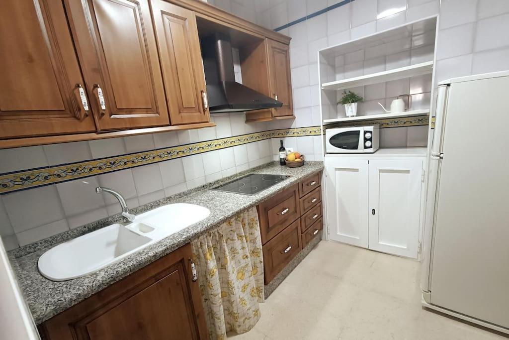 Tipico Y Pintoresco Patio De Vecinos, Con Encanto Sewilla Zewnętrze zdjęcie