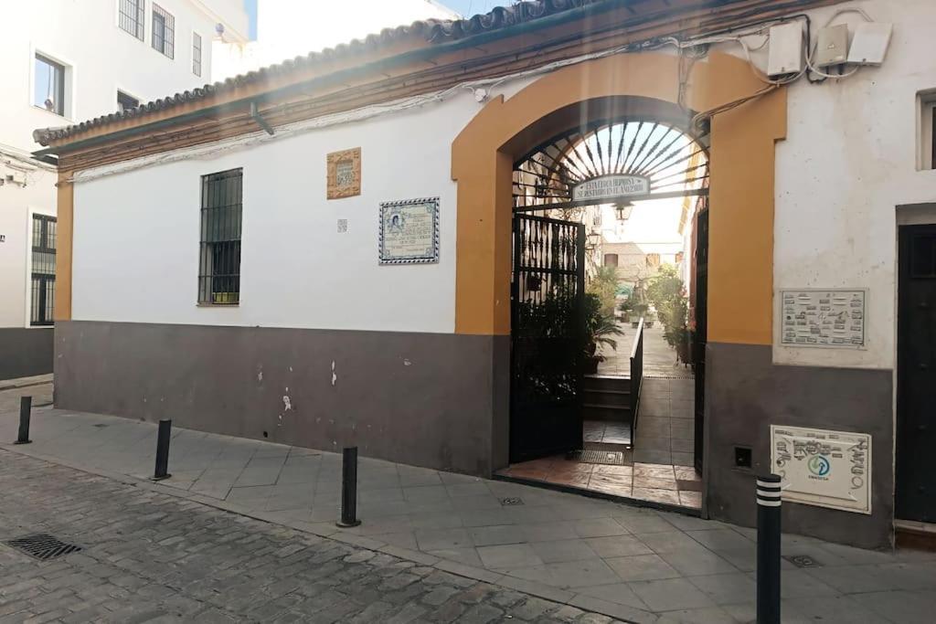 Tipico Y Pintoresco Patio De Vecinos, Con Encanto Sewilla Zewnętrze zdjęcie