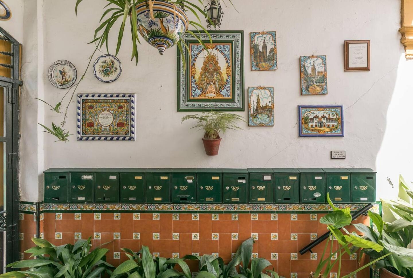 Tipico Y Pintoresco Patio De Vecinos, Con Encanto Sewilla Zewnętrze zdjęcie
